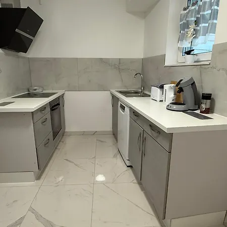 Mira 11 Apartment