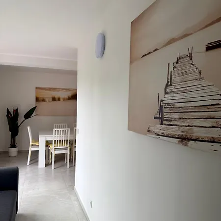 Apartment Mira 11 *